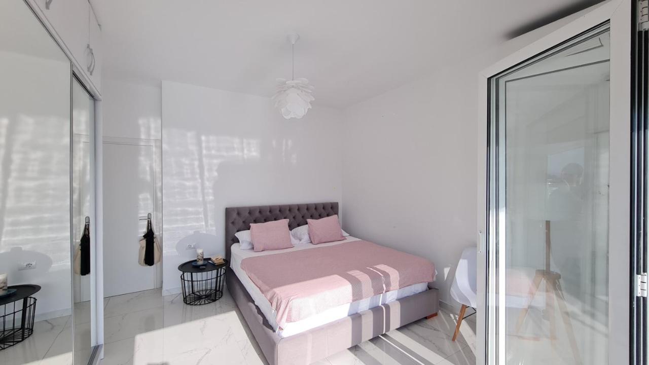 Ferienwohnung Rocknest Sea View Penthouse Sarandë Exterior foto