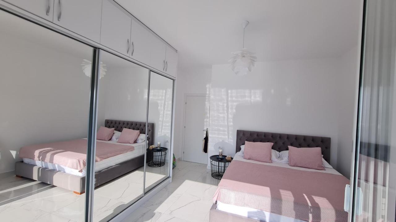 Ferienwohnung Rocknest Sea View Penthouse Sarandë Exterior foto
