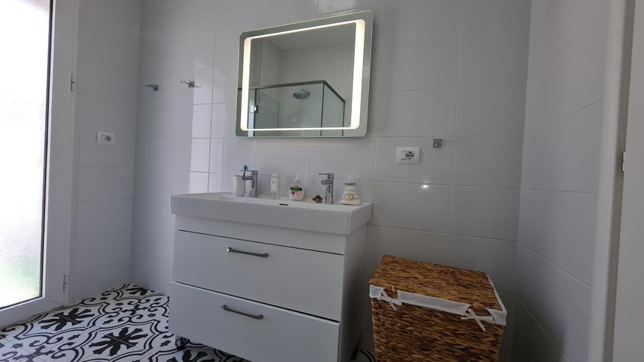 Ferienwohnung Rocknest Sea View Penthouse Sarandë Exterior foto