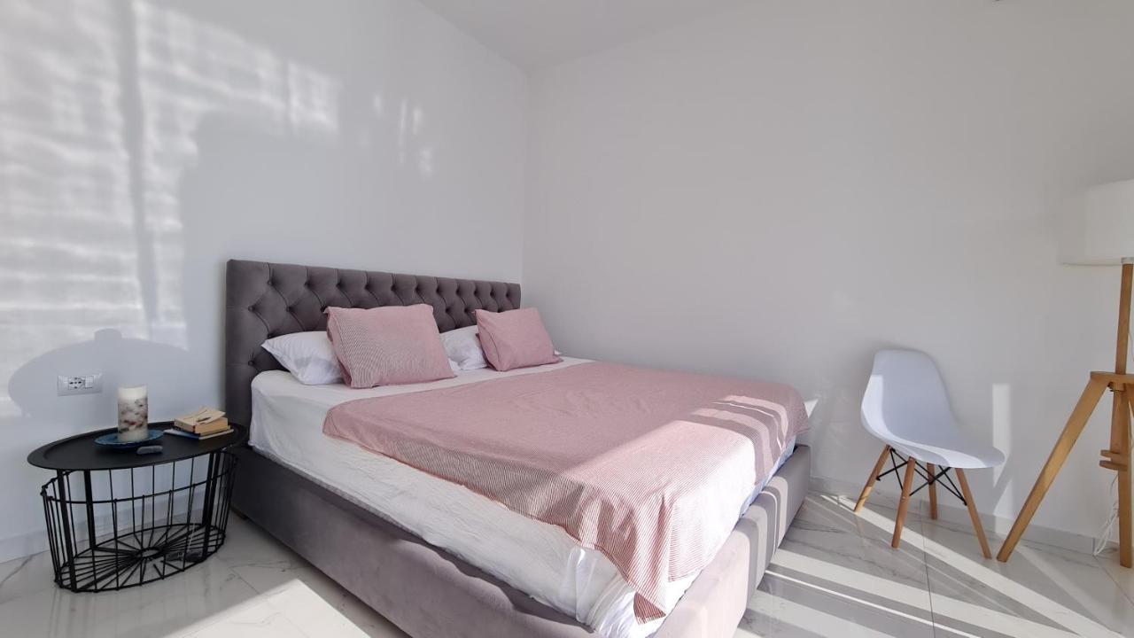 Ferienwohnung Rocknest Sea View Penthouse Sarandë Exterior foto
