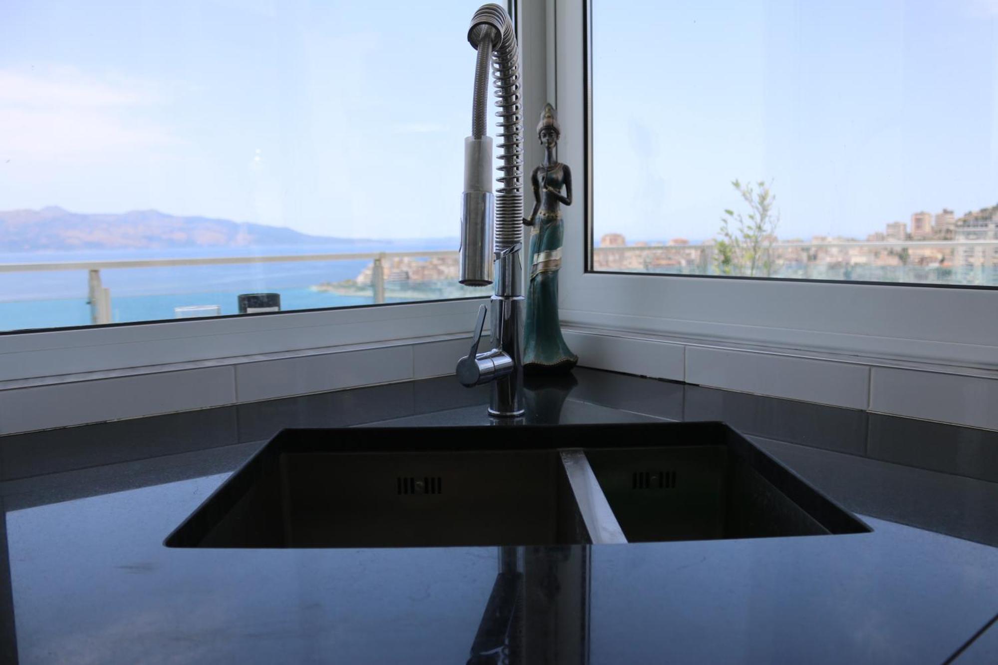 Ferienwohnung Rocknest Sea View Penthouse Sarandë Exterior foto